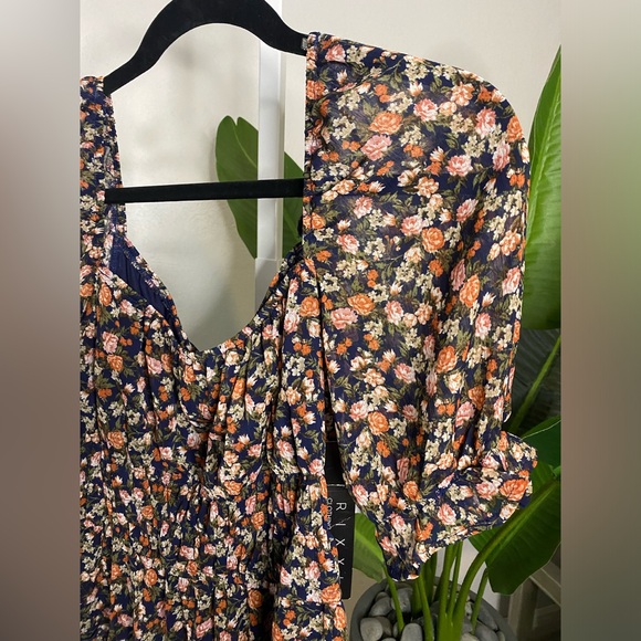 Dress - Picture 4 of 7